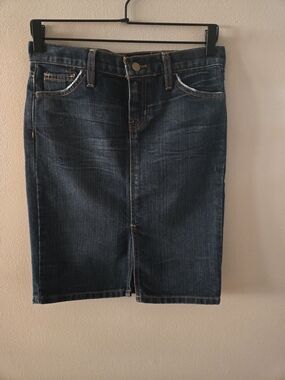 Gap Mid Wash Denim Pencil Skirt Size 1 Front Slit Retro Y2K Vibe Slim Fit NWOT